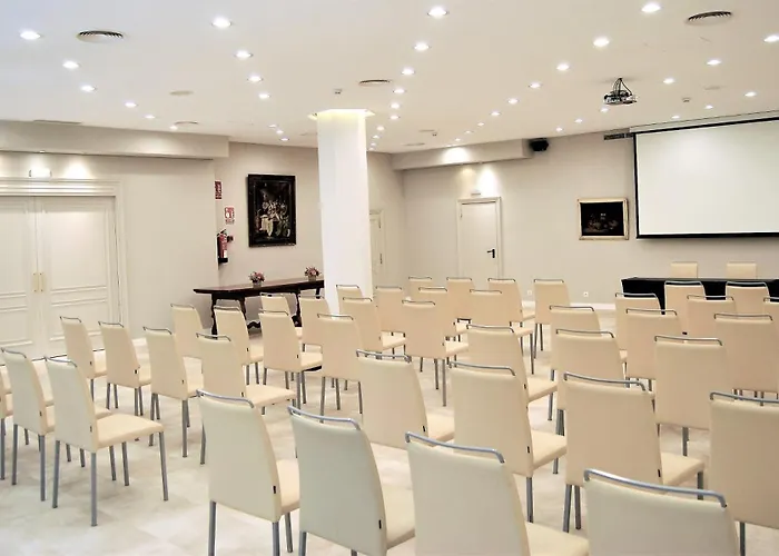 Lamaro Hotel